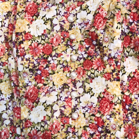 NWT‼️ Multi-Color Floral Romper - Picture 7 of 7